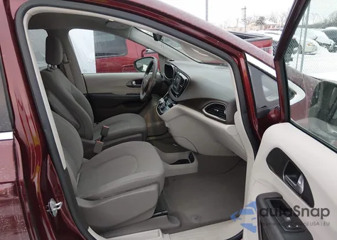 2017 Chrysler Pacifica Lx z USA, uszkodzony, nr VIN 2C4RC1CG0HR677810